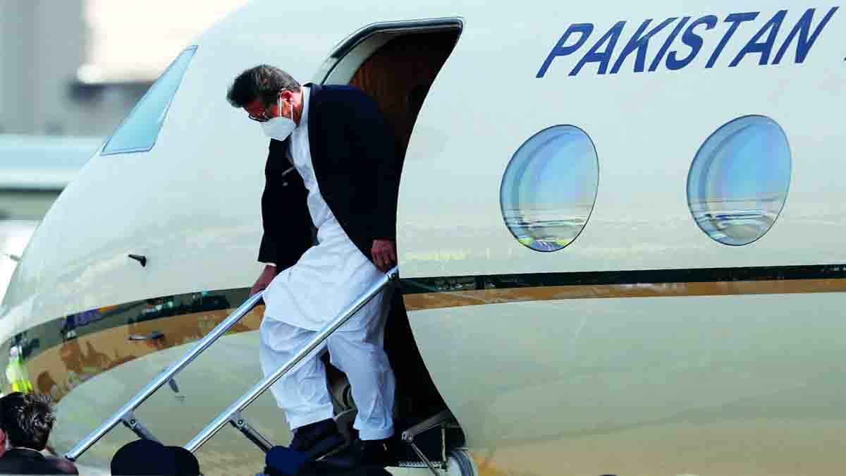 Pak PM reaches Lanka, Delhi allows Imran plane to fly over Indian ...