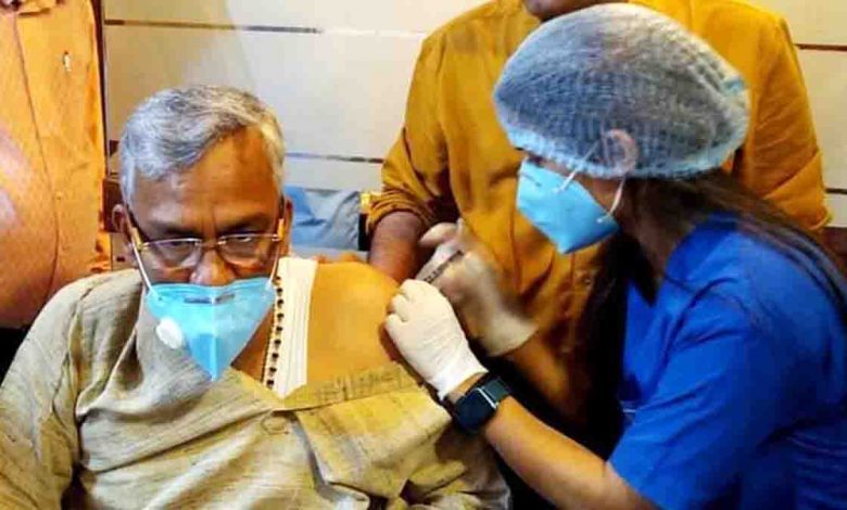 Ex-CM takes Covid vaccine