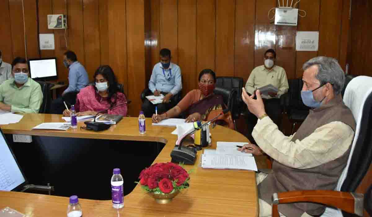 Accord priority to education in district plans: CM