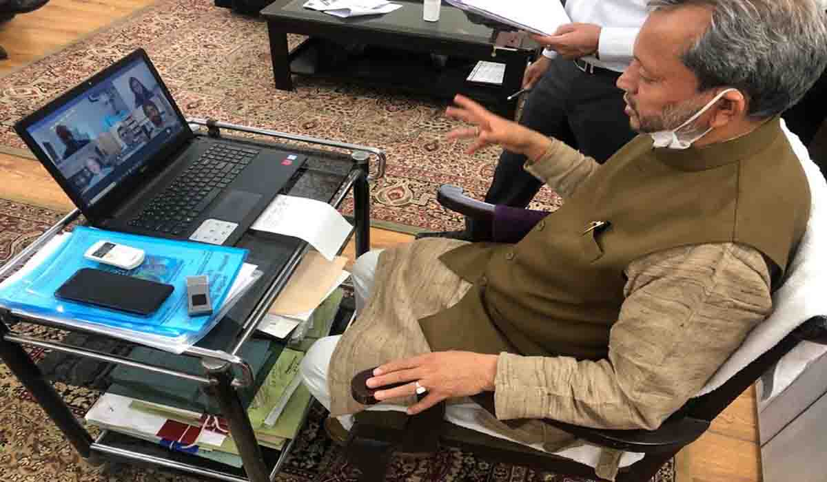 CM seeks help from top industrialists