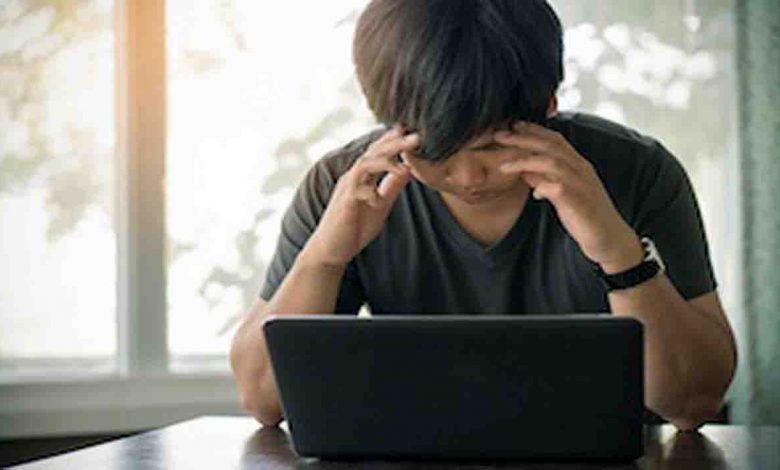 Increased screen time causing anxiety & isolation: Experts