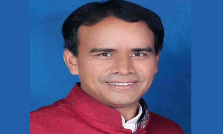Dhan Singh warns agencies on delay in construction works
