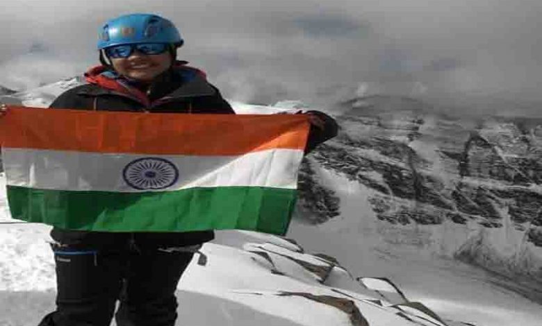 Akanksha climbs Kang Yatse II