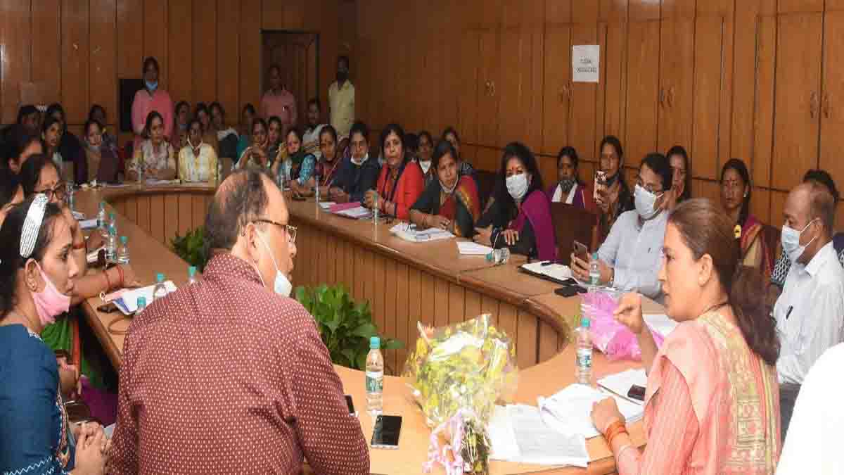 Rekha Arya discusses issues of Anganwadi workers