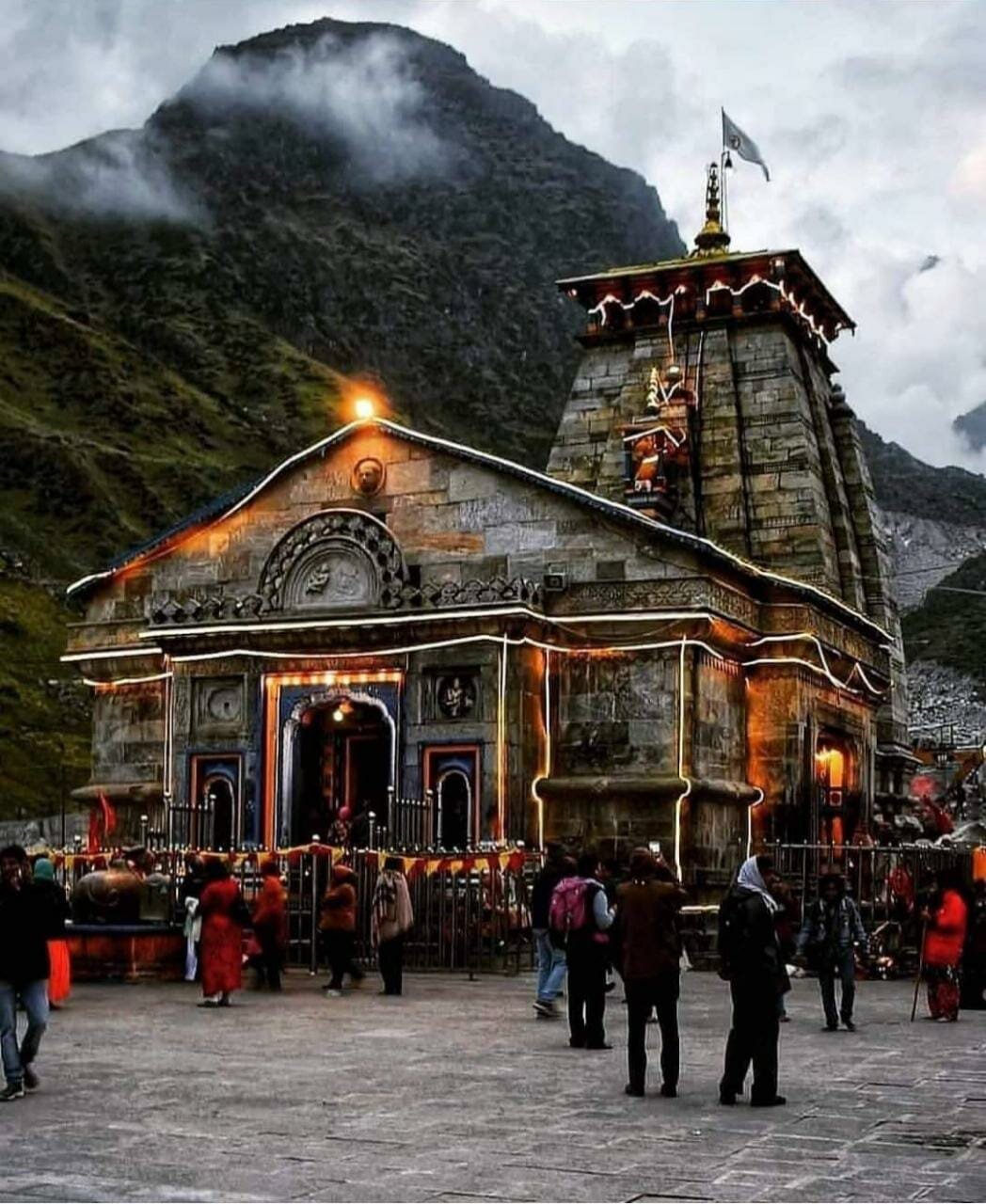 Teerth Purohits object to gold plating in Kedarnath - Pioneer Edge ...