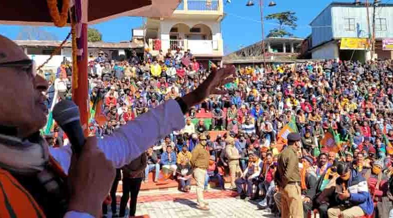 Congress & AAP lying, may promise the sun & moon too- Chouhan