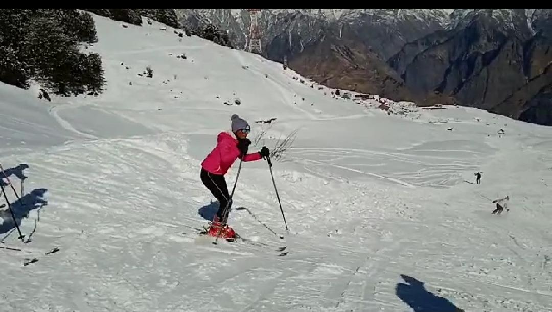 Skiing training continues at Auli thanks to good snowfall