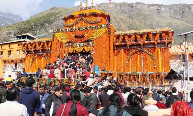 Badrinath temple opened, 15K plus devotees present