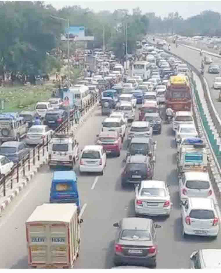 Congestion hits Haridwar as crowds arrive for Somwati Amavasya
