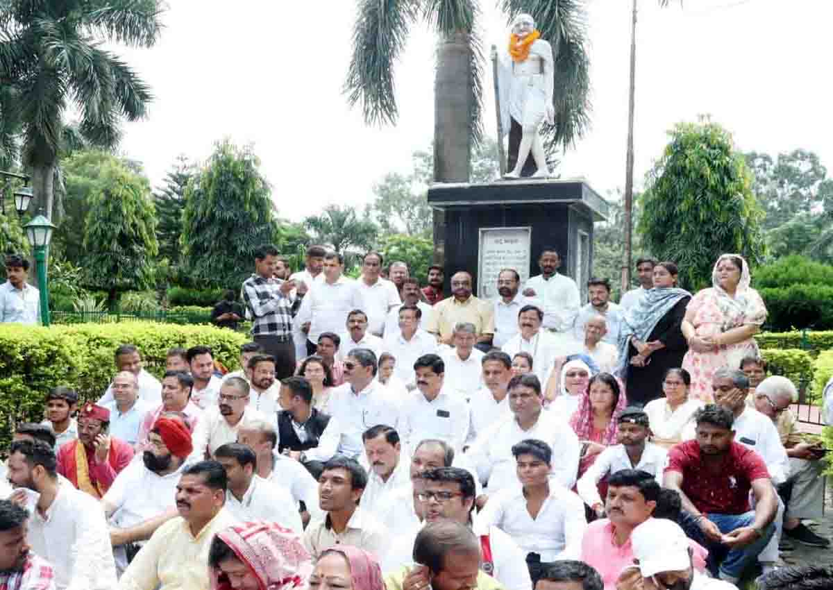 Congress demands suspension of Pauri SDM