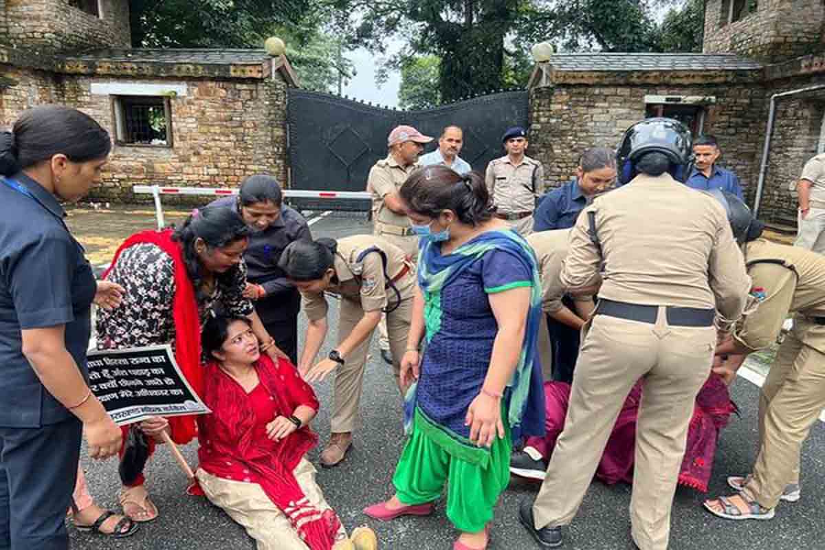 Women Cong holds protest in Doon