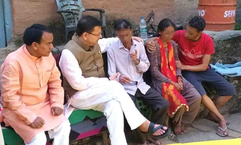 CM meets Ankita’s family.jpeg