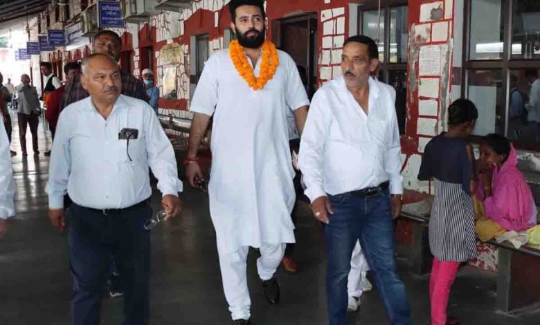 DRUCC member inspects Dehradun railway station