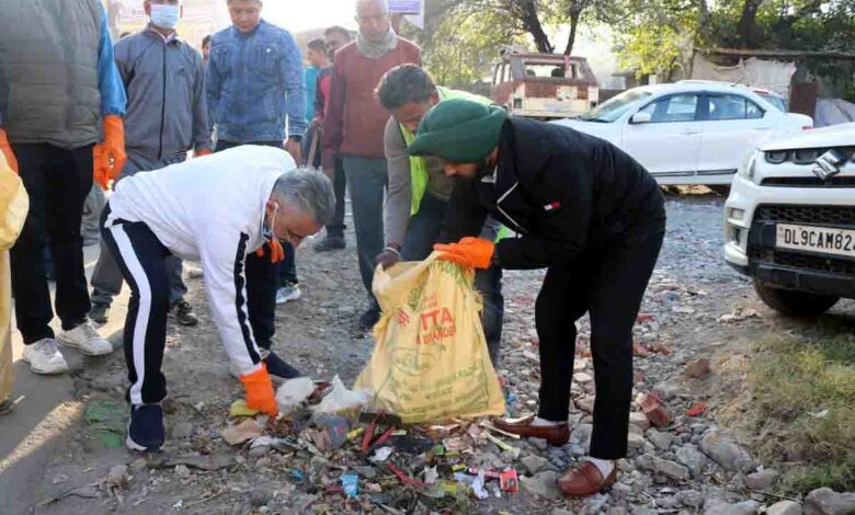 Mayor directs officials to act against encroachment by vendors