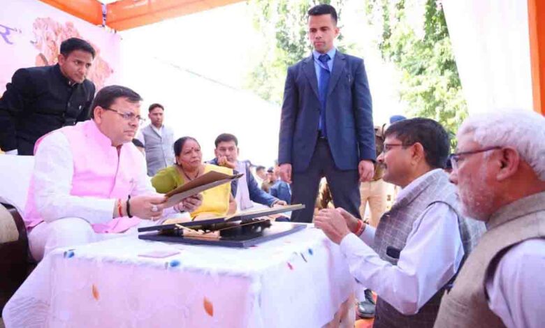 Resolve district level issues at districts CM to officers