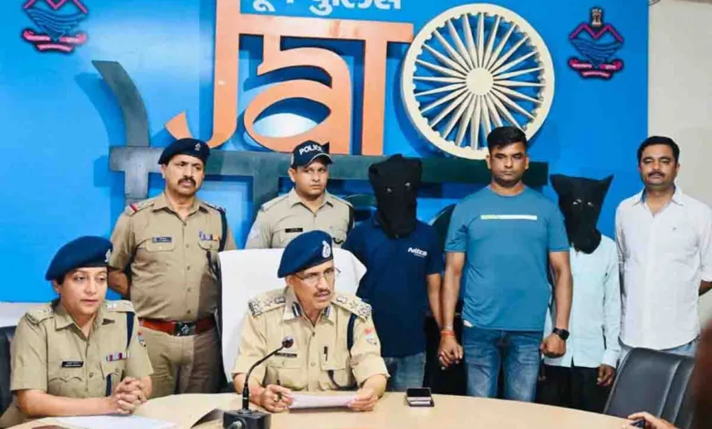 Police arrest two thieves with 10 stolen vehicles
