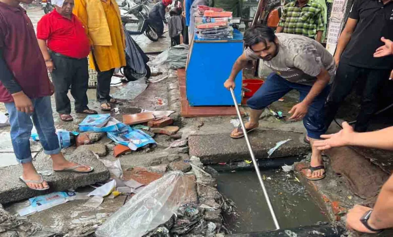 Water enters shops in Paltan Bazaar