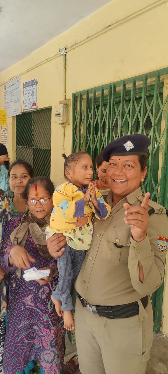 A 65-cm tall woman turns up to vote - Pioneer Edge | Uttarakhand News ...