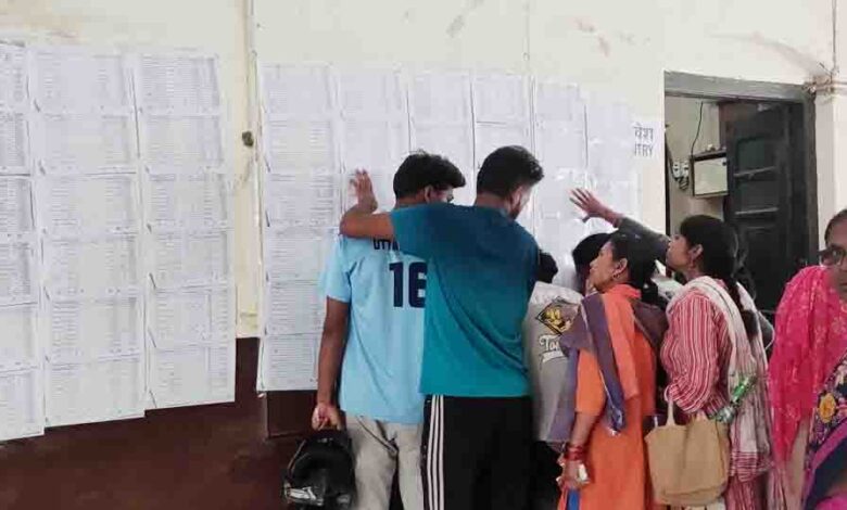 Slum dwellers oppose using electricity and water connections to identify encroachments
