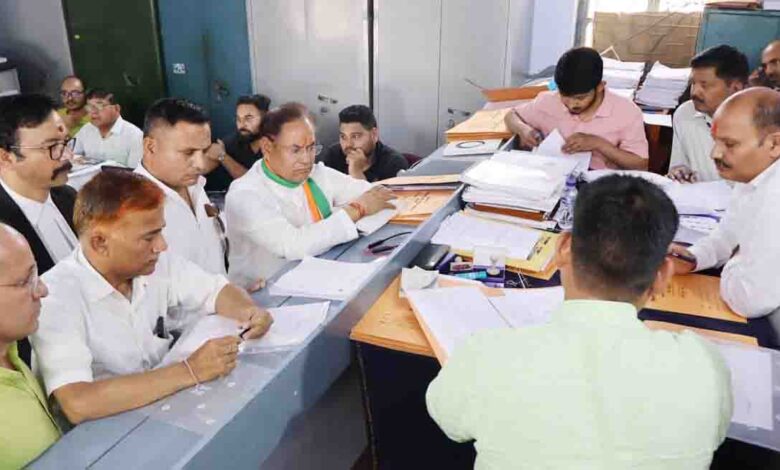 Badrinath bypoll: Congress candidate Butola files nomination paper ...