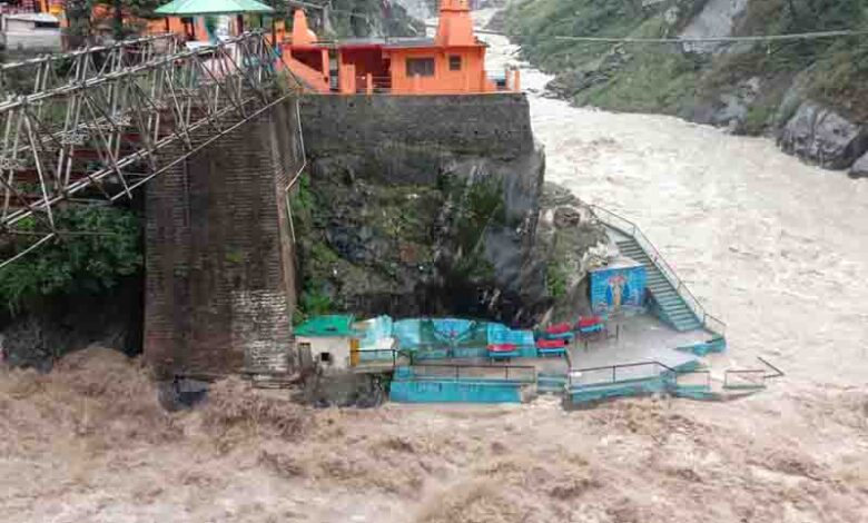 Alert issued in Chamoli & Pithoragarh as Alaknanda & Kali swell following heavy rains
