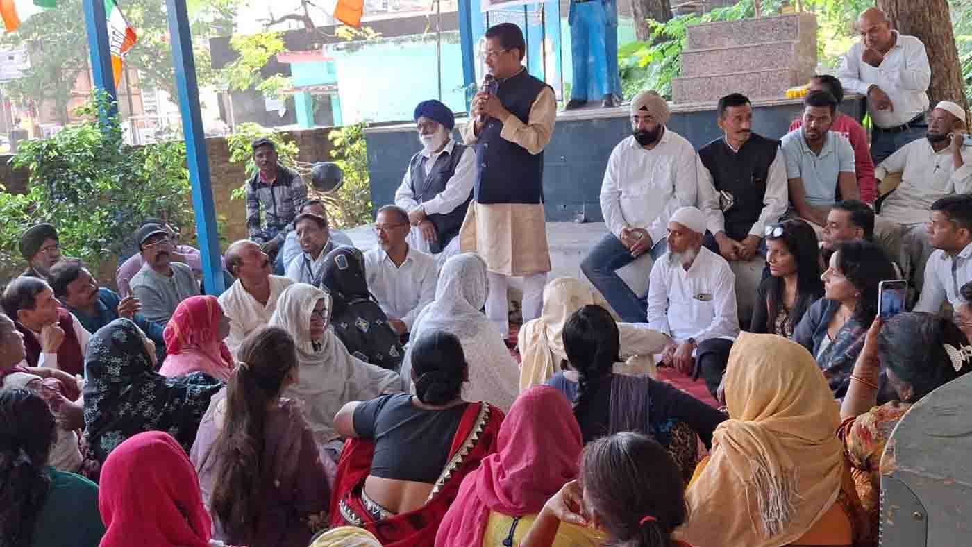 Congress demands ownership rights for slum dwellers