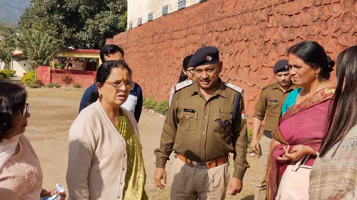 Kandwal asks officials to place sanitary pad vending machines for female inmates