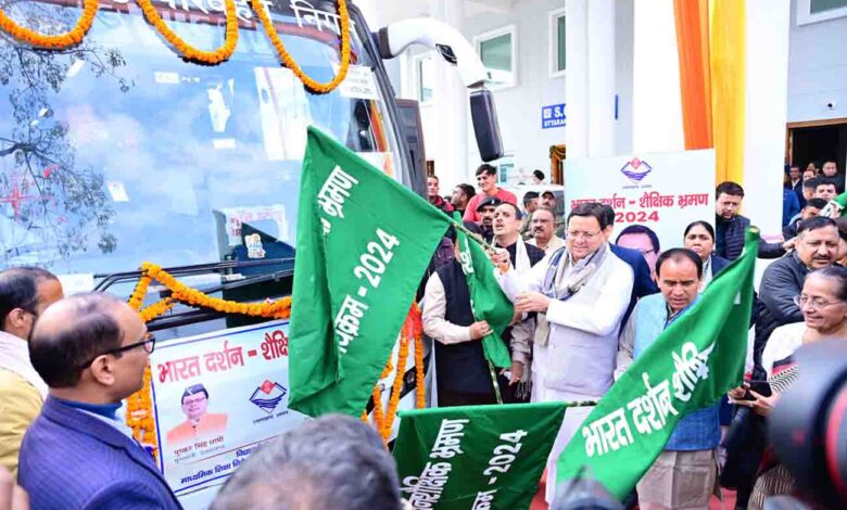 CM flags off Bharat Darshan Yatra