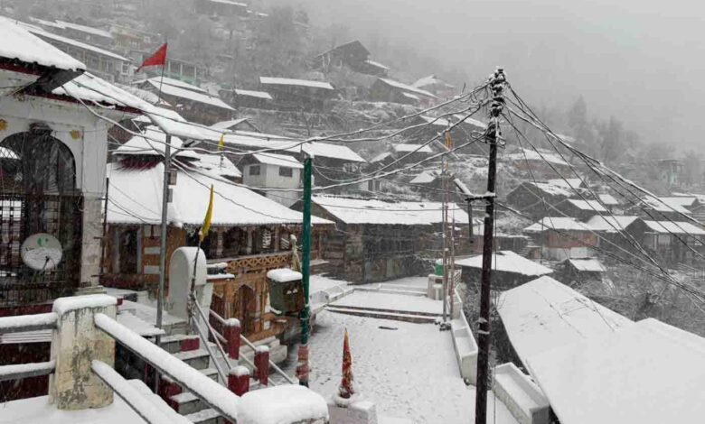 Snowfall and rain bring temperatures down across State