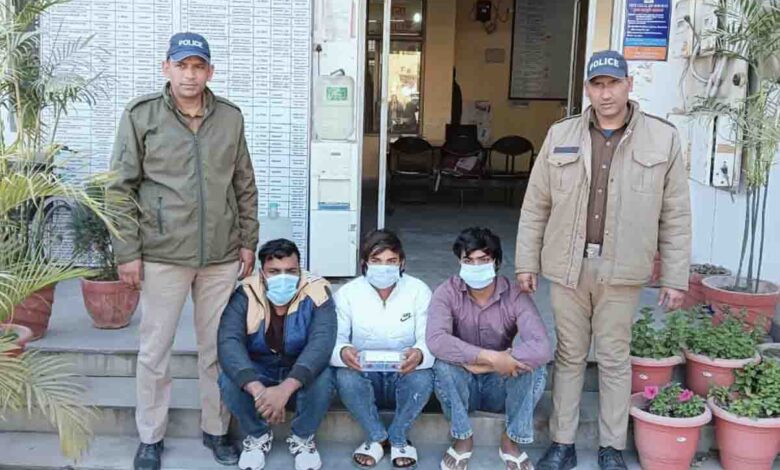 Three blackmailing with morphed pics nabbed from NCR