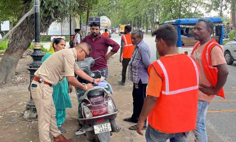 Authorities clear illegal encroachments on Kanwad Yatra route