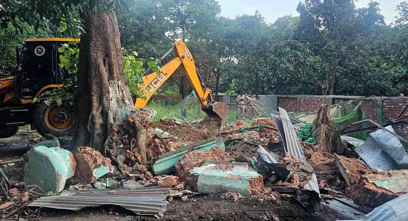 illegal Majars in Kundeshwari, Kashipur demolished