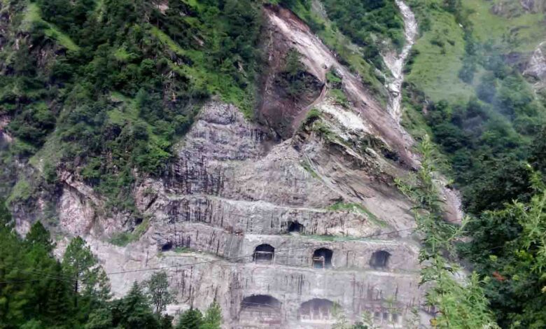 Landslide injures eight at Vishnugad-Peepalkoti dam site in Helang