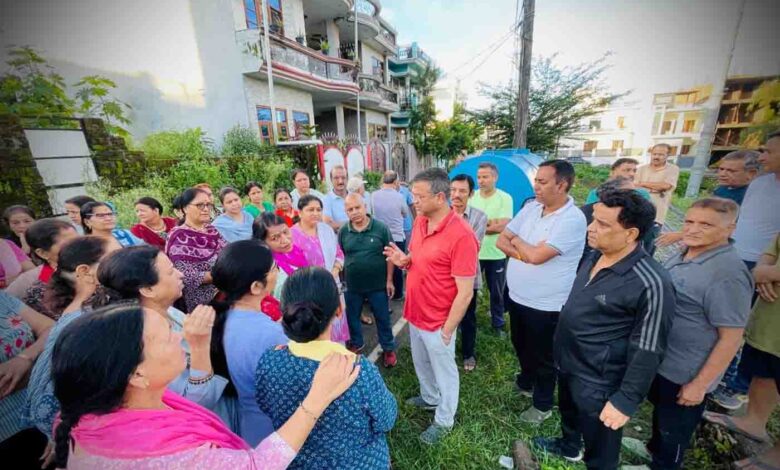 Mayor stops encroachment attempt on municipal land during inspection