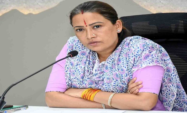 Rekha Arya directs officials to utilise 100 per cent budget