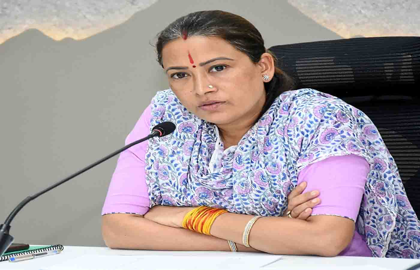 Rekha Arya directs officials to utilise 100 per cent budget