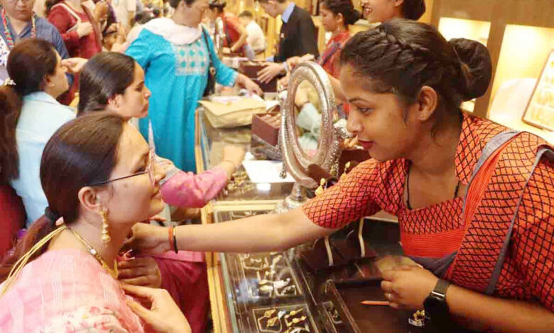 Doon jewellers shift focus to lightweight jewellery for wedding season