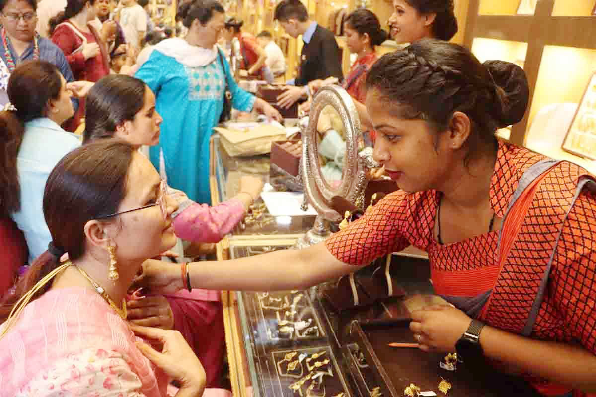 Doon jewellers shift focus to lightweight jewellery for wedding season