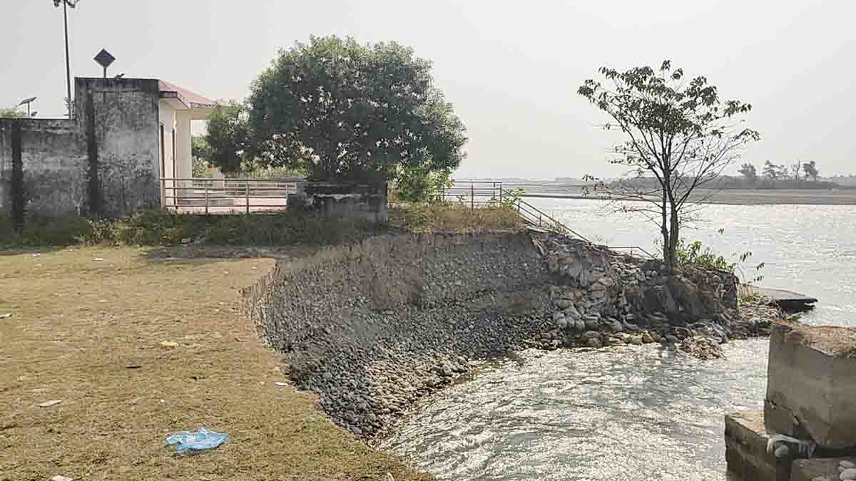 Continued erosion along Ganga hits Shyampur area