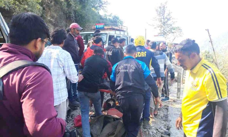 Father-son on motorcycle fell into a gorge near Mussoorie, one dead, one injured