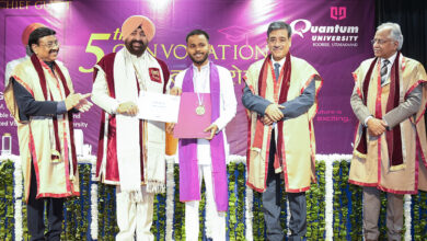Governor urges students to embrace lifelong learning