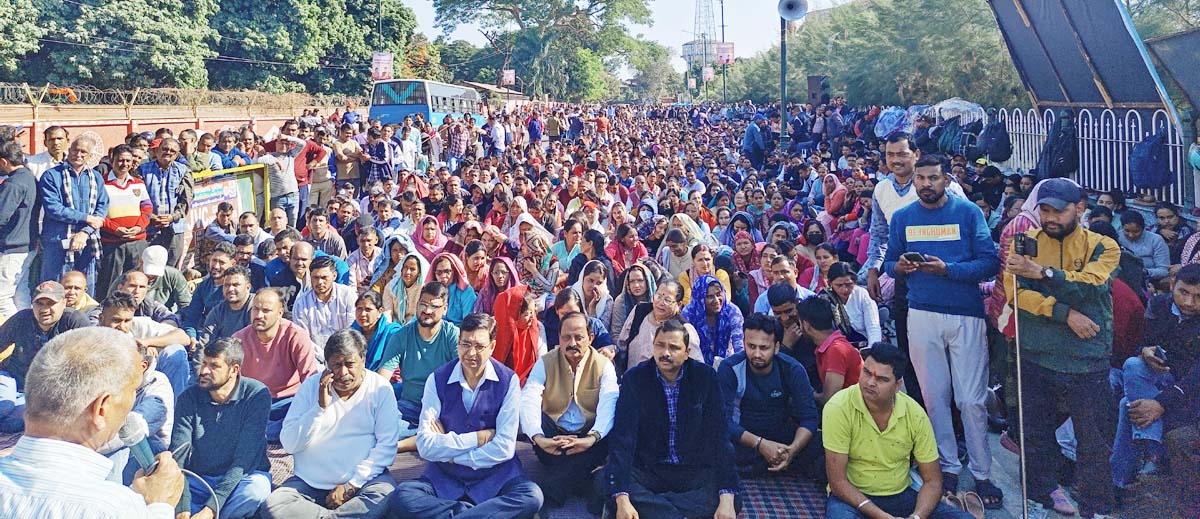 UPNL workers’ protest continues on fifth day