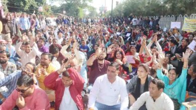 UPNL workers protest in support of demands