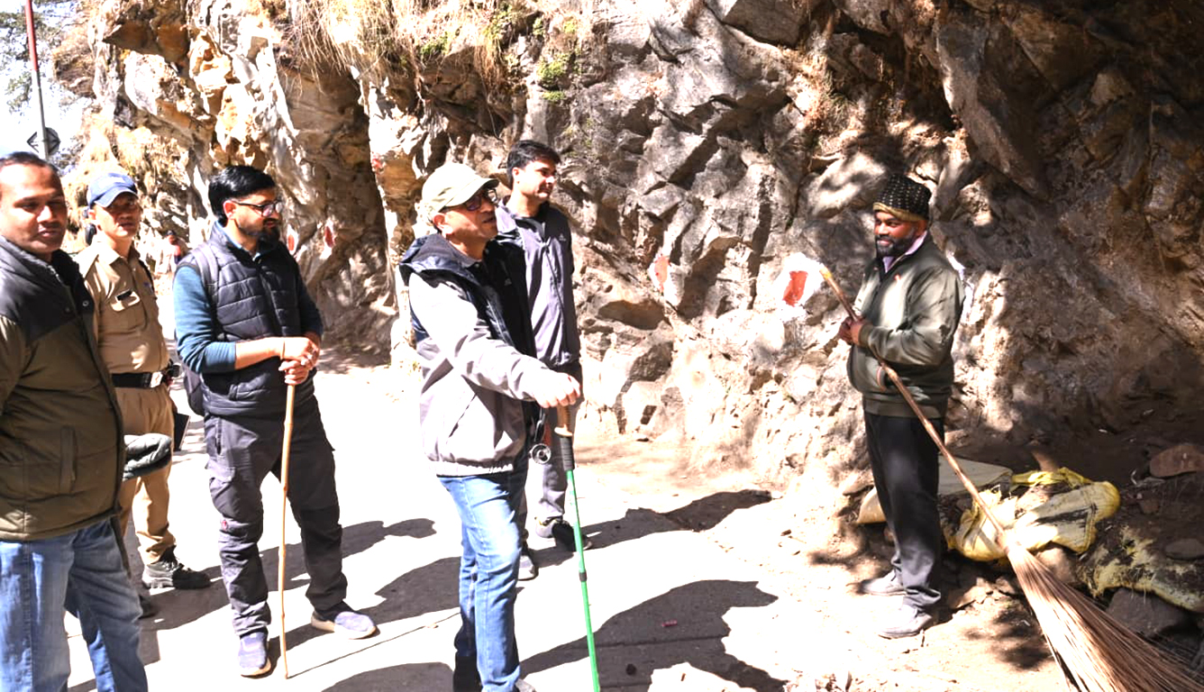 A day ahead of Yatra commencement, DM visits Yamunotri Dham