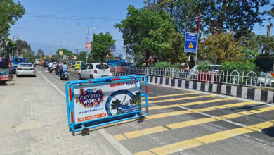 Barricades finally installed at 'head-on collision point' in Mohabewala