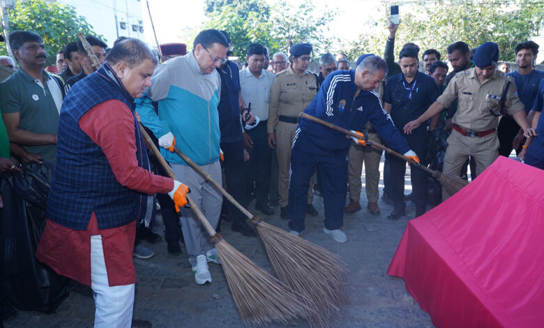 CM leads MCD’s Swachhta Week closing drive in Dehradun