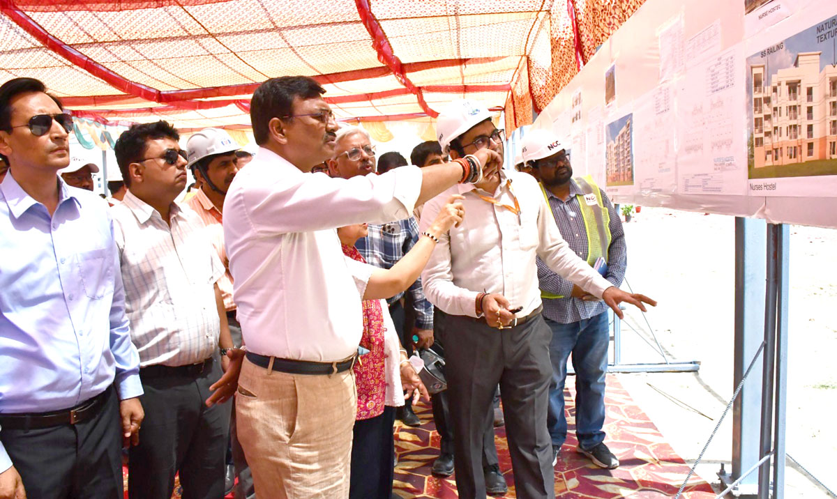 CS inspects 280-bed satellite AIIMS, stresses completion by July