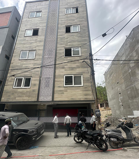 MDDA seals buildings, demolishes illegal plotting