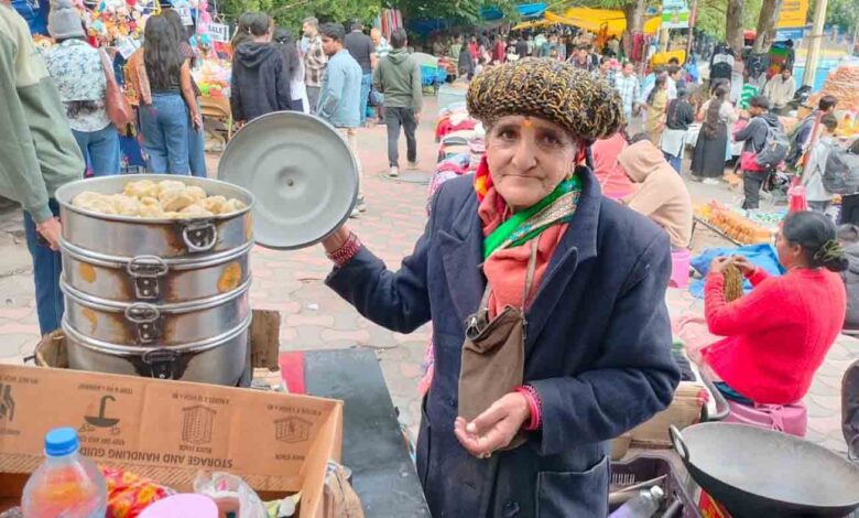 momo vendor exemplifies a mother’s strength in Nainital