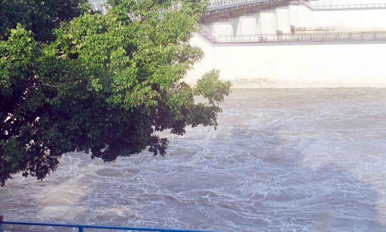 Monsoon alert 24-hr control room operates at Bhimgoda
